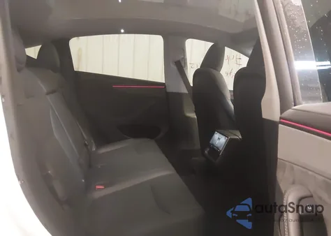 2026 Tesla Model Y Long Range Launch Series/Premium All-Wheel Drive z USA, uszkodzony, nr VIN 7SAYGDEE5TF323155